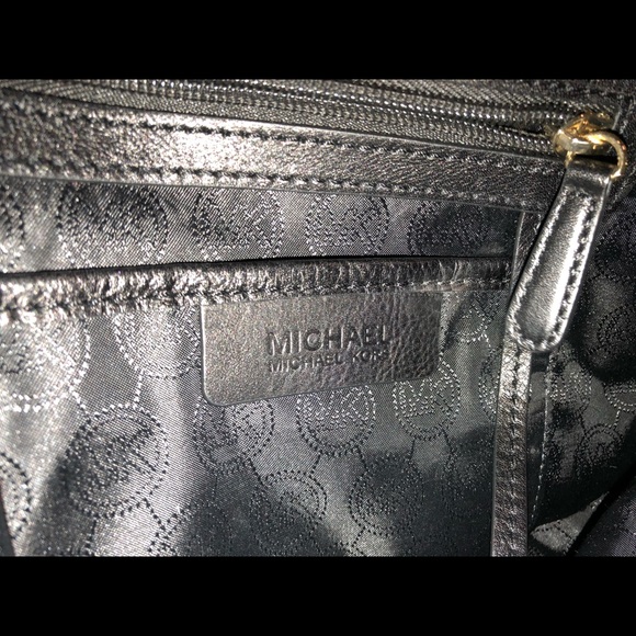 Michael Kors Large Tote - Picture 7 of 8